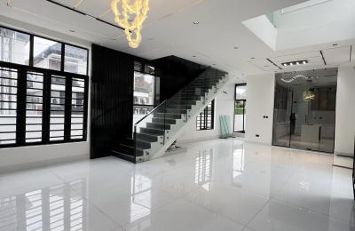 5 Bedroom Fully Detached Duplex