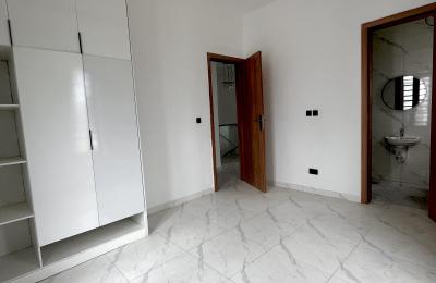 4 Bedrooms Semi Detached Duplex