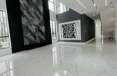 5 bedroom Semidetached triplex
