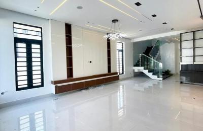 5 bedroom detached duplex