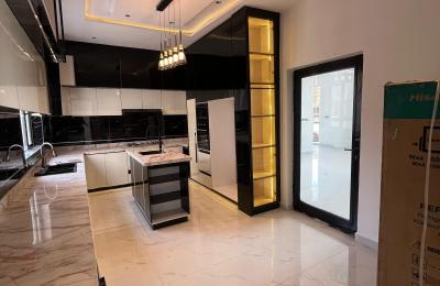 5 bedroom detached duplex