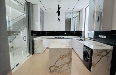 5 bedroom Semidetached triplex