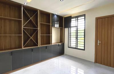 5 bedroom detached duplex