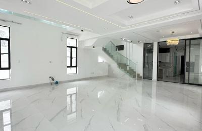 5 Bedroom detached duplex