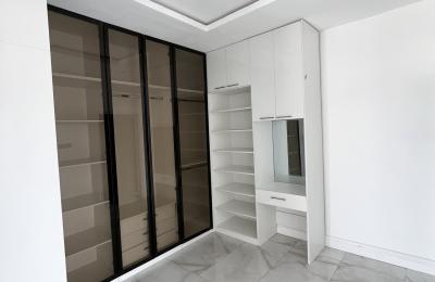 5 Bedroom fully detached duplex