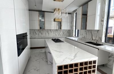 5 Bedroom detached duplex