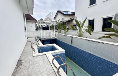 5 Bedroom detached duplex