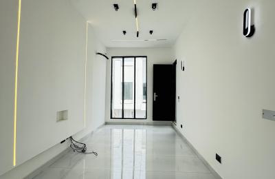 5 bedroom fully detached duplex