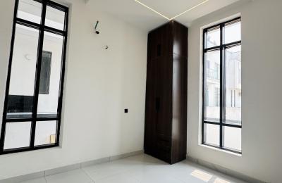 5 bedroom fully detached duplex