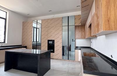 5 bedroom fully detached duplex