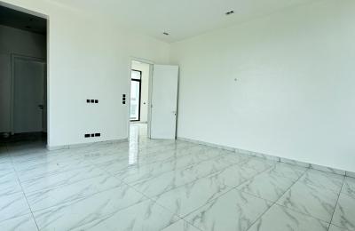 5 bedroom fully detached duplex