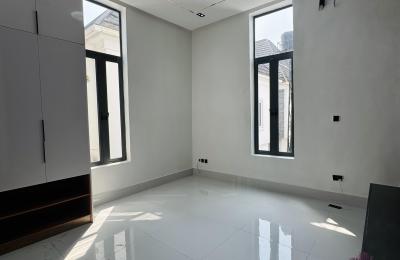 5 Bedroom Fully Detached Duplex
