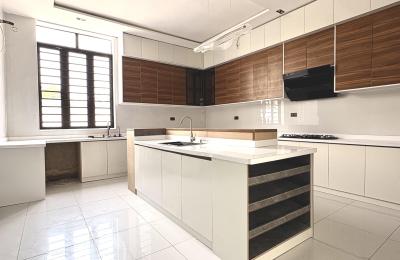 5 Bedroom Fully Detached Duplex