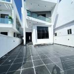 5 bedroom fully detached