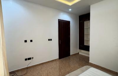 5 Bedroom Fully Detached Duplex