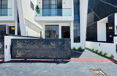 4 bedroom fully detached duplex