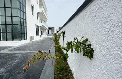 7 Bedroom Fully Detached Duplex