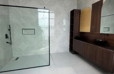6 Bedroom Fully Detached Duplex