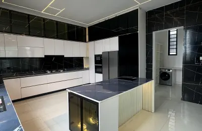 6 Bedroom Fully Detached Duplex