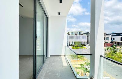 5 bedroom semi-detached duplex