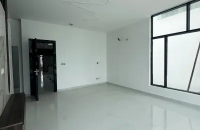 6 Bedroom Fully Detached Duplex