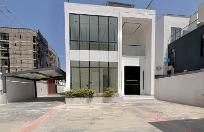 6 Bedroom Fully Detached Duplex