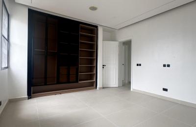 5 bedroom semi-detached duplex
