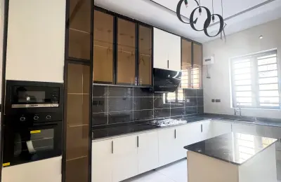 5 Bedroom Fully Detached Duplex