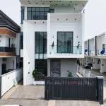 5 Bedroom Fully Detached Duplex