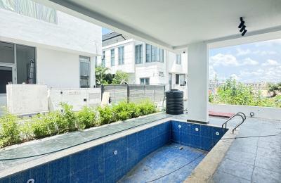 5 bedroom semi-detached duplex