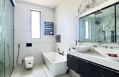 5 bedroom semi-detached duplex