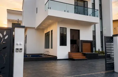 5 Bedroom Fully Detached Duplex