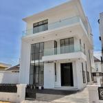 5 Bedroom Fully Detached Duplex