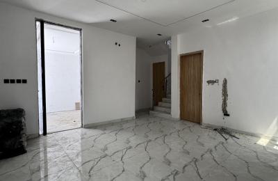 4 Bedroom Terrace