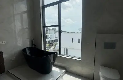 6 Bedroom Fully Detached Duplex