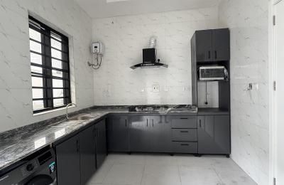 5 bedroom fully detached duplex