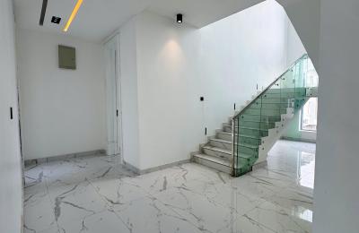 6 Bedroom Fully Detached Duplex