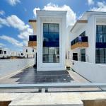 5 BEDROOM DETACHED DUPLEX WITH A SWIMMING POOL