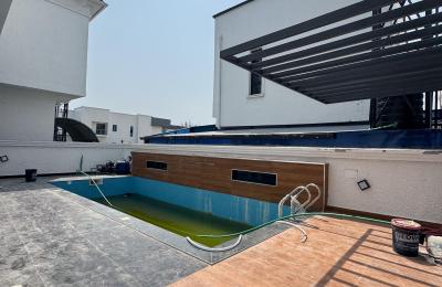 5 BEDROOM DETACHED DUPLEX WITH A SWIMMING POOL