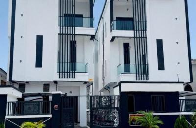 6 BEDROOM DETACHED DUPLEX WITH A SWIMMING POOL