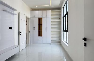 5 BEDROOM DETACHED DUPLEX WITH A SWIMMING POOL