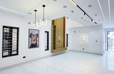 5 BEDROOM DETACHED DUPLEX WITH A SWIMMING POOL