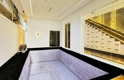 5 BEDROOM DETACHED DUPLEX WITH A SWIMMING POOL