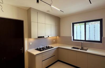 5 BEDROOM SEMI DUPLEX WITH A SWIMMING POOL