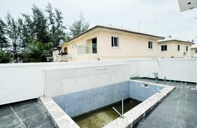 5 BEDROOM DETACHED DUPLEX WITH A SWIMMING POOL