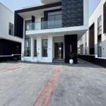 5 BEDROOM DETACHED DUPLEX