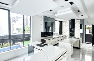 5 BEDROOM DETACHED DUPLEX WITH A SWIMMING POOL