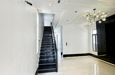 5 BEDROOM DETACHED DUPLEX WITH A SWIMMING POOL