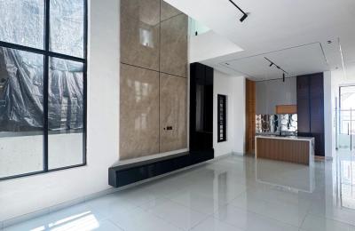 5 BEDROOM DETACHED DUPLEX WITH A SWIMMING POOL