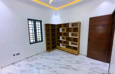 5 BEDROOM DETACHED DUPLEX WITH A SWIMMING POOL